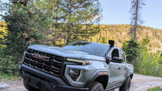 2025 GMC Canyon AT4X AEV Edition на бездоріжжі