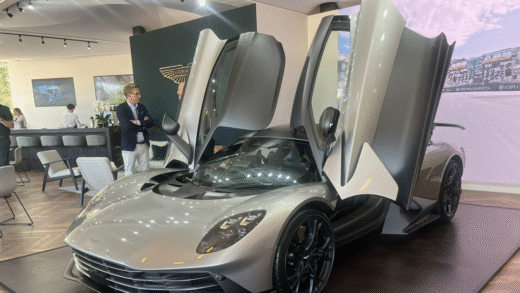 Aston Martin Valhalla на Goodwood