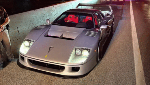 Пошкоджений Ferrari F40 LM після зіткнення з вантажівкою