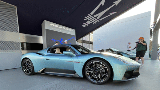 Maserati MCPura в кольорі Ai Aqua Rainbow