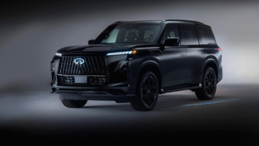 2026 INFINITI QX80 на фоні міста