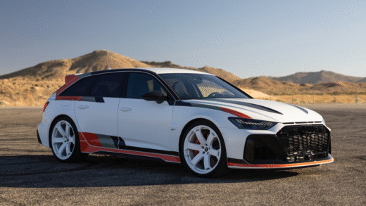 Audi RS6 Avant на фоні
