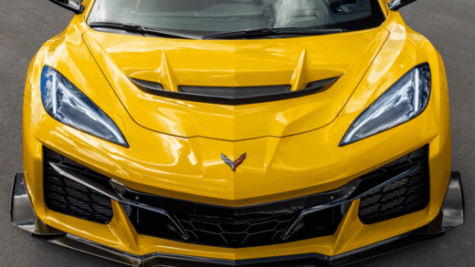Chevrolet Corvette Z06 і ZR1 на заправці