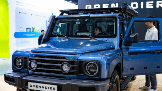 Ineos Grenadier SUV на фоні природи