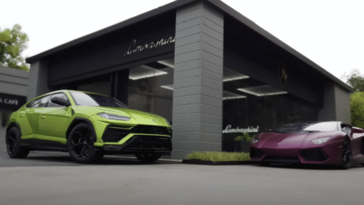Мініатюрні моделі Lamborghini в автосалоні