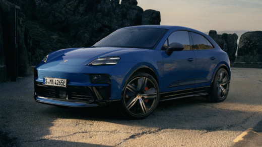 2026 Porsche Macan GTS Electric на фоні дороги