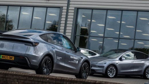 Автомобіль Tesla в режимі Mad Max