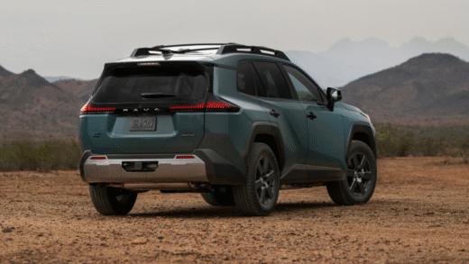 Toyota RAV4 PHEV з зарядним пристроєм