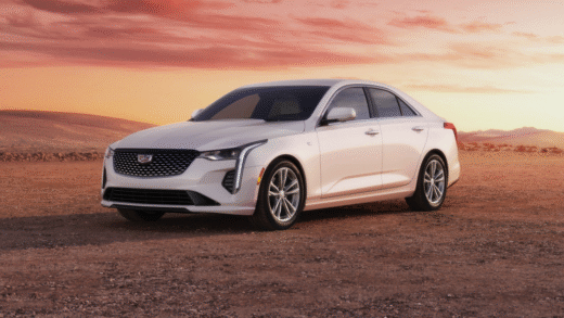Автомобілі Cadillac CT4, Nissan Ariya, Kia Soul на фоні