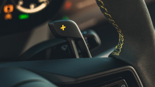 Обігріті пелюстки перемикання передач на автомобілі Porsche